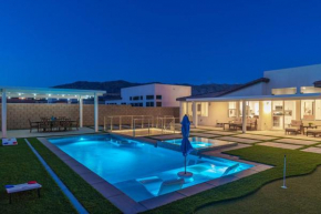 Chilled Salt Pool Luxury Firepit Mini Golfing
